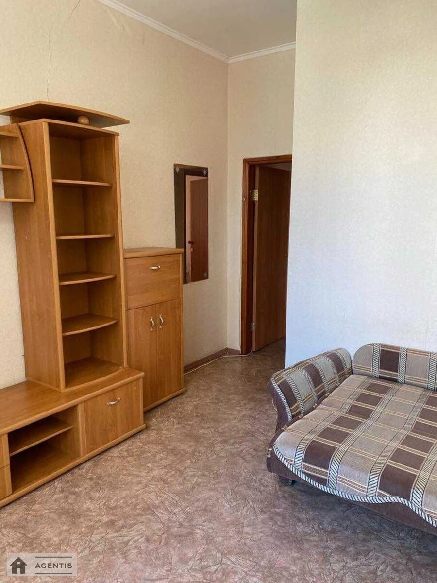 Apartment for rent. 3 rooms, 90 m², 2nd floor/25 floors. Mykoly Lavrukhina vul., Kyiv. 