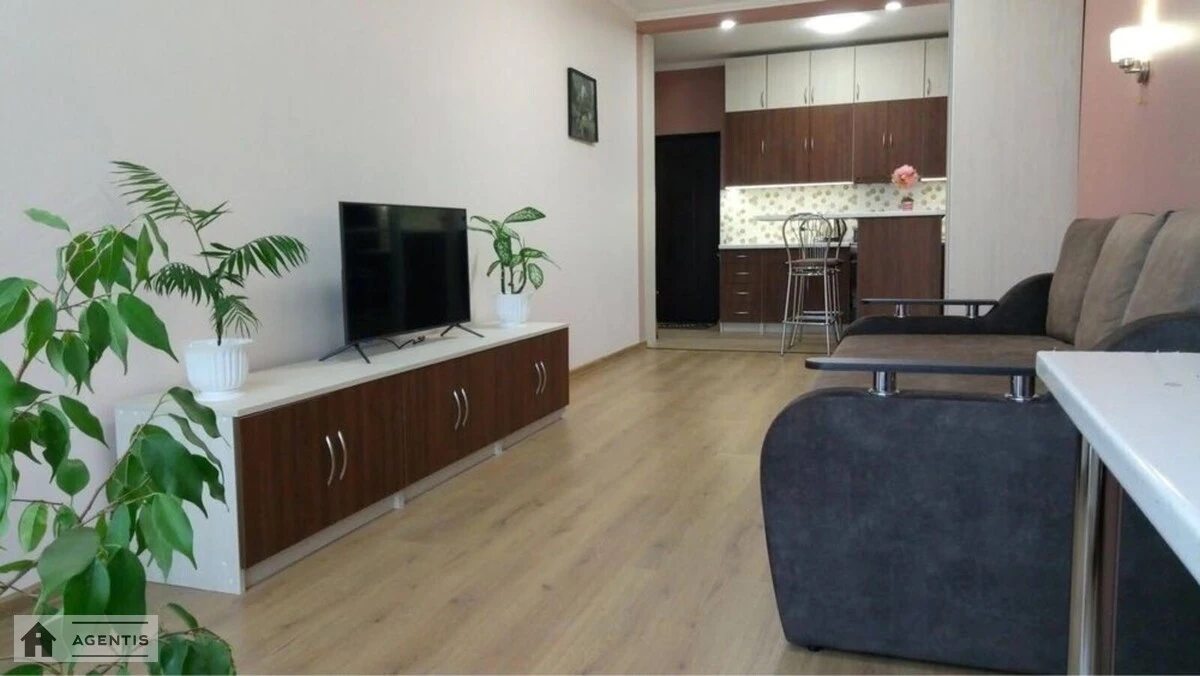 Apartment for rent. 1 room, 32 m², 7th floor/11 floors. 58, Rayduzhna 58, Kyiv. 