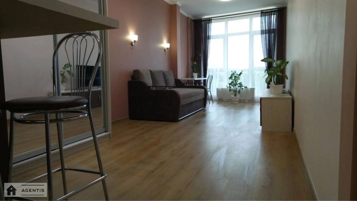 Apartment for rent. 1 room, 32 m², 7th floor/11 floors. 58, Rayduzhna 58, Kyiv. 