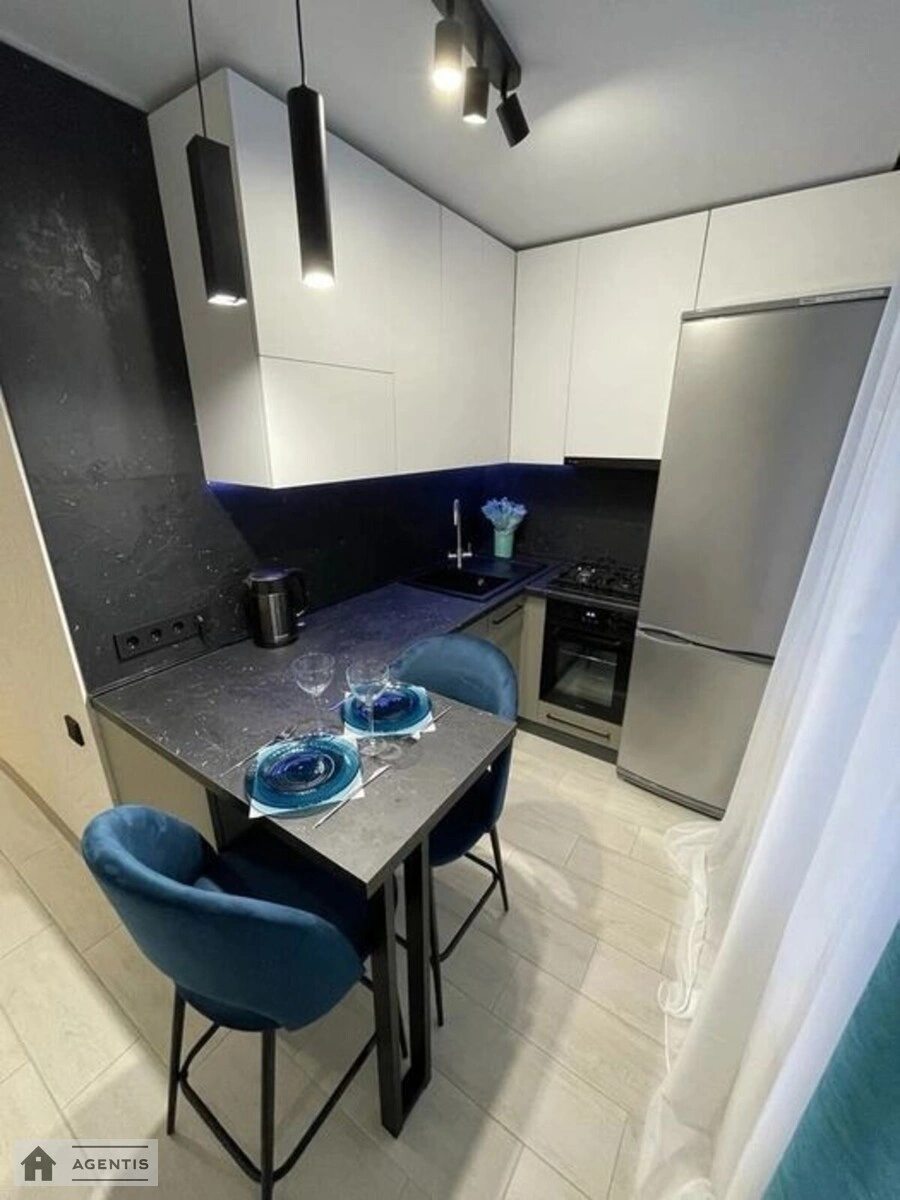 Apartment for rent. 2 rooms, 49 m², 3rd floor/9 floors. 116, Velyka Vaselkivska 116, Kyiv. 
