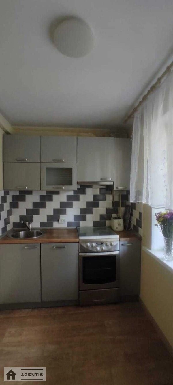 Apartment for rent. 1 room, 29 m², 3rd floor/9 floors. 20, Klovskiy 20, Kyiv. 