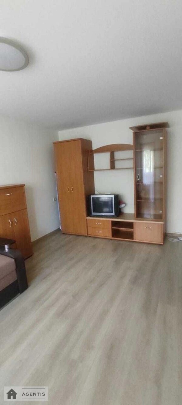Apartment for rent. 1 room, 29 m², 3rd floor/9 floors. 20, Klovskiy 20, Kyiv. 