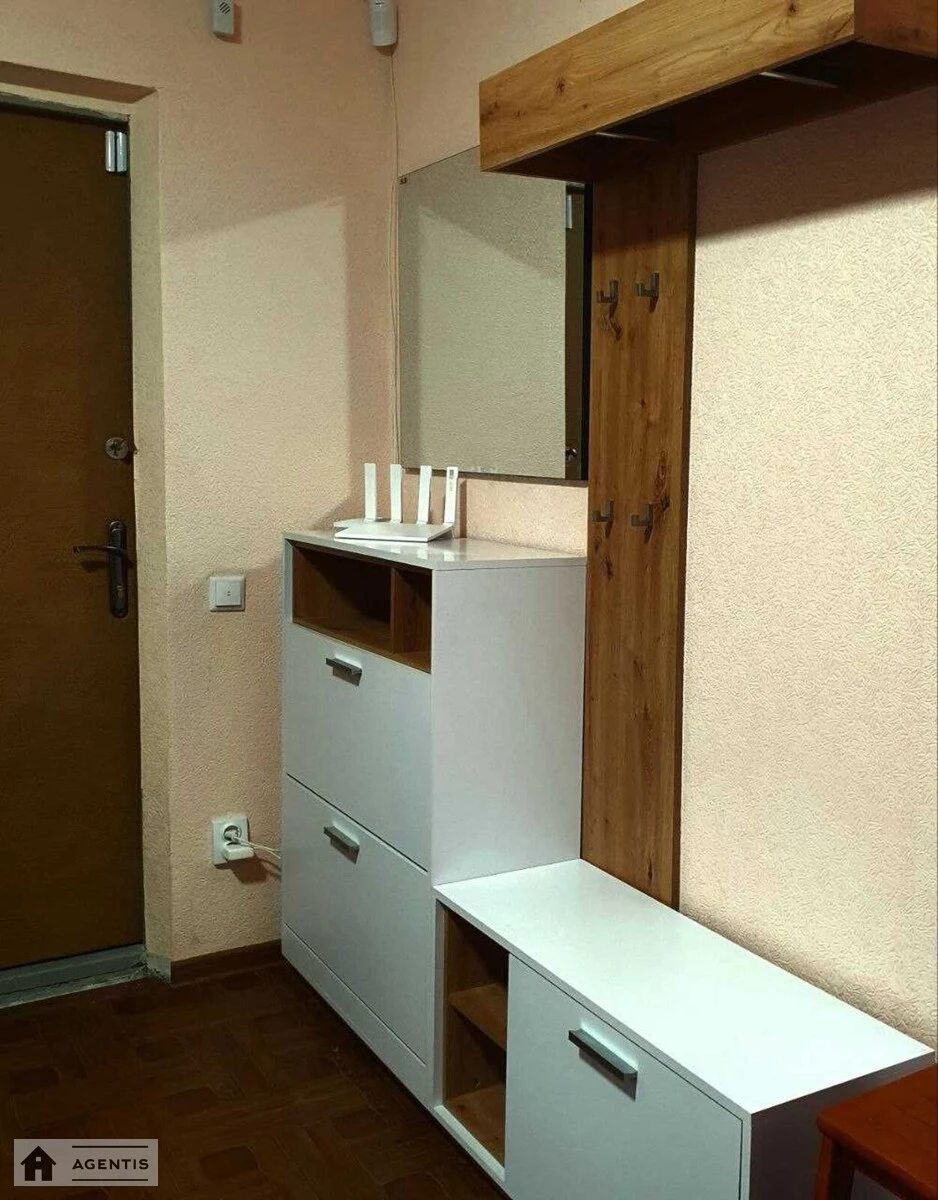 Apartment for rent. 1 room, 50 m², 18 floor/25 floors. 2, Vynhranovskoho Mykoly vul., Kyiv. 