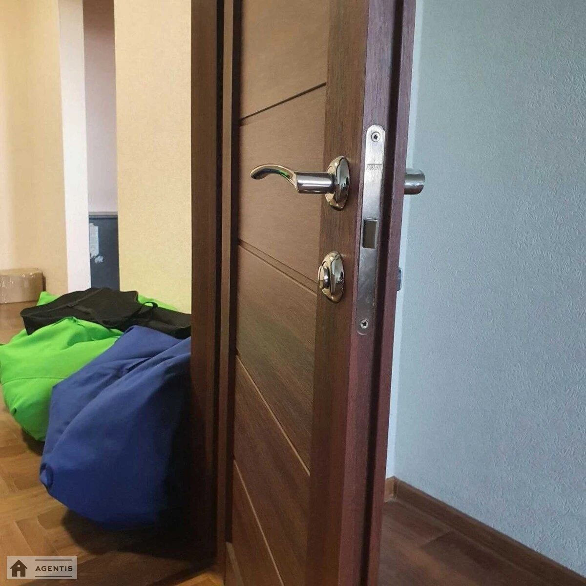 Apartment for rent. 1 room, 50 m², 18 floor/25 floors. 2, Vynhranovskoho Mykoly vul., Kyiv. 