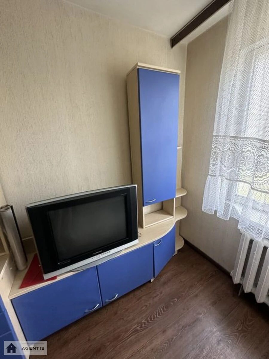 Apartment for rent. 2 rooms, 44 m², 3rd floor/9 floors. 19, Ivana Mykolaychuka vul. Serafymovycha, Kyiv. 
