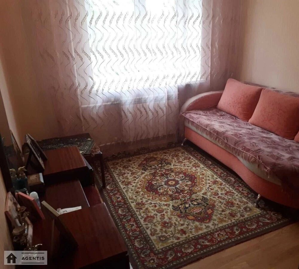 Apartment for rent. 3 rooms, 70 m², 4th floor/9 floors. Novatoriv 4, Kyiv. 