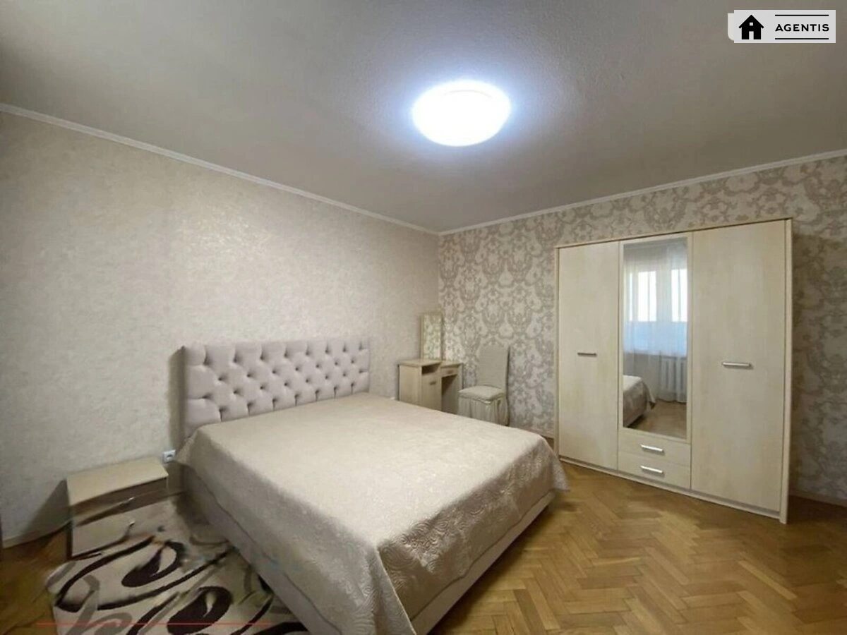 Сдам квартиру. 3 rooms, 69 m², 5th floor/14 floors. 16, Науки 16, Киев. 