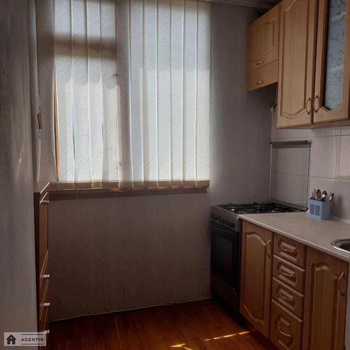 Сдам квартиру. 1 room, 38 m², 3rd floor/9 floors. 26, Светлицкого 26, Киев. 