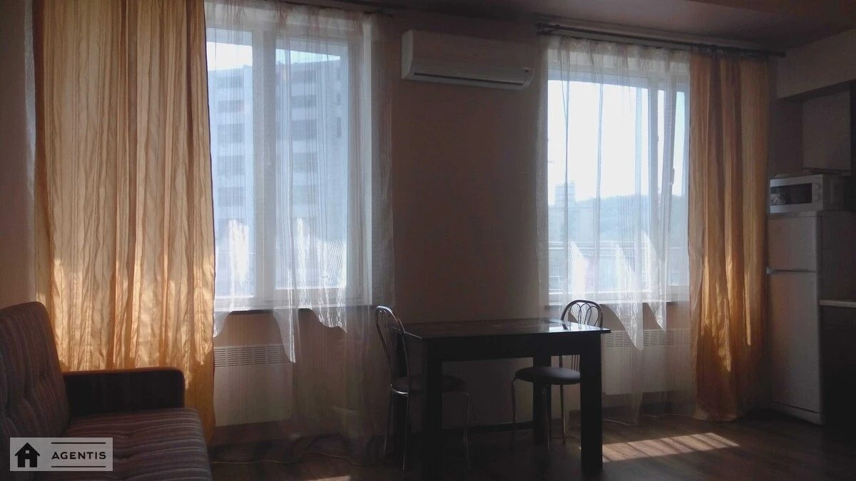 Здам квартиру. 1 room, 32 m², 3rd floor/3 floors. 78, Межигірська 78, Київ. 