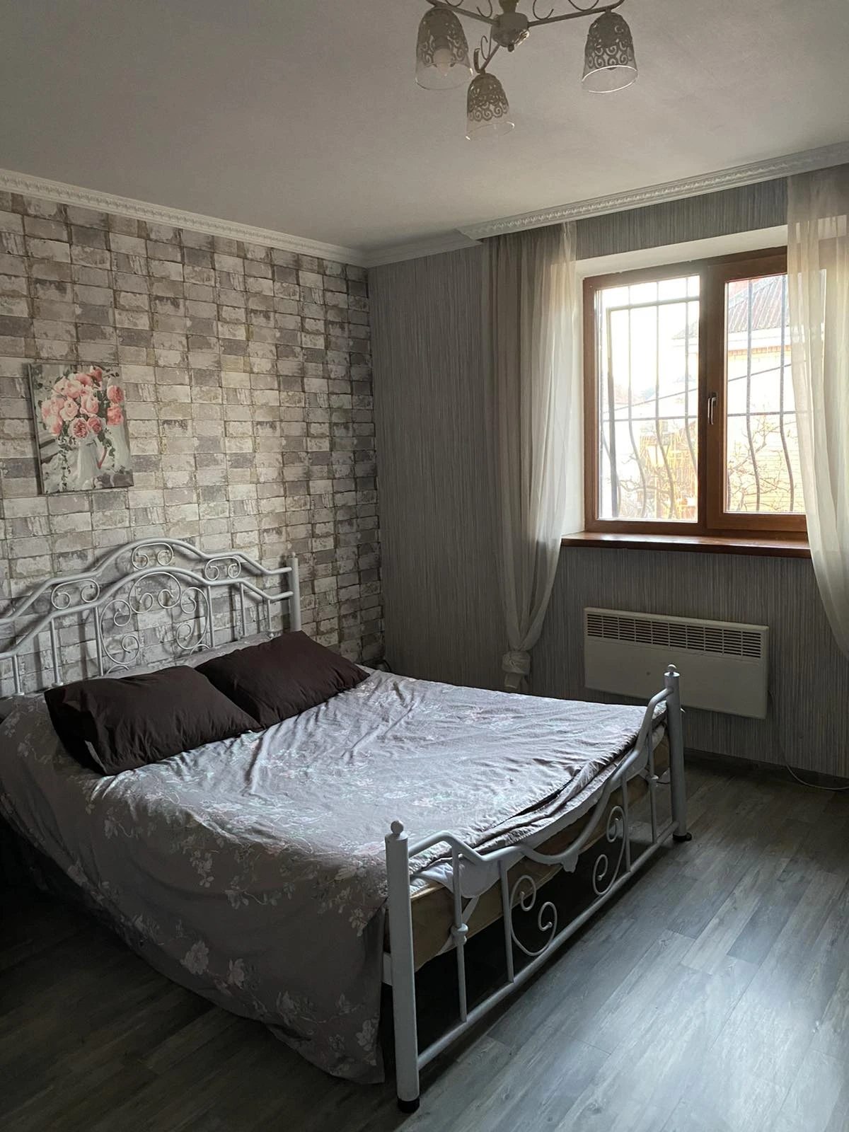 Сдается посуточно отдельное жилье. 3 rooms, 210 m², 2 floors. 12 линия, Киев. 