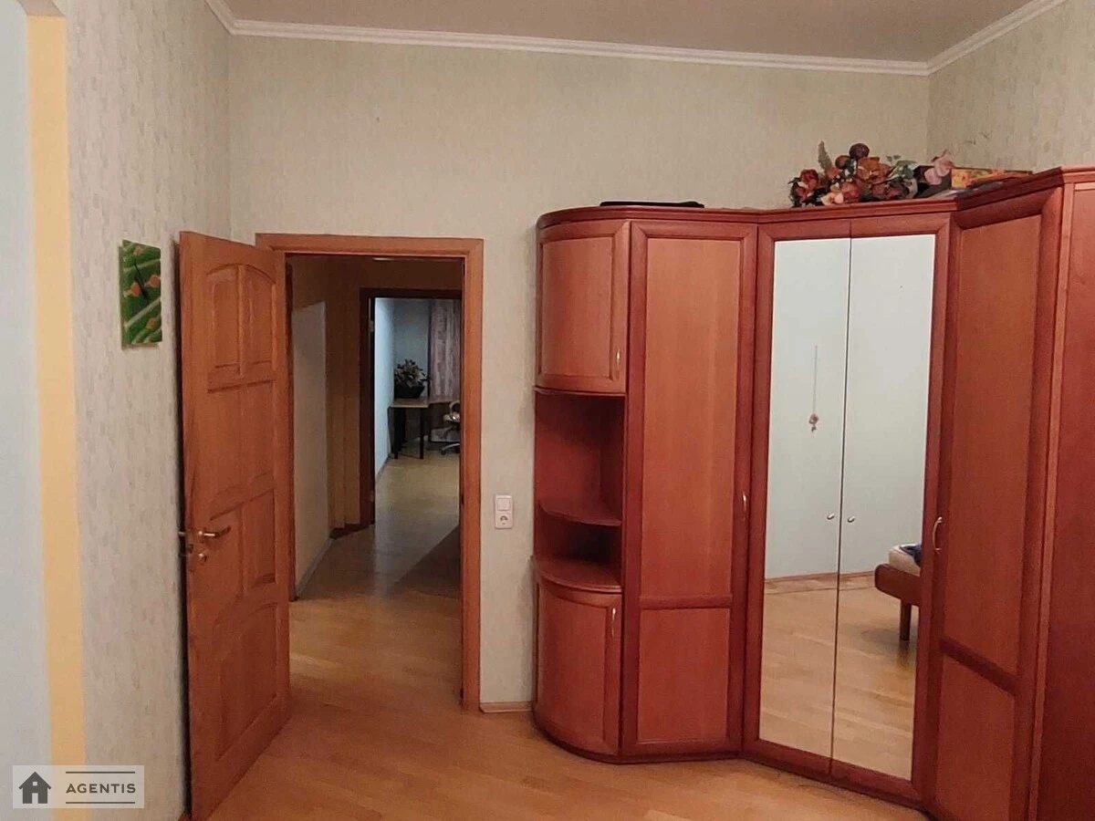 Apartment for rent. 3 rooms, 130 m², 12 floor/18 floors. 14, Sribnokilska 14, Kyiv. 