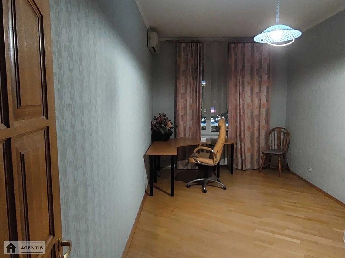 Apartment for rent. 3 rooms, 130 m², 12 floor/18 floors. 14, Sribnokilska 14, Kyiv. 