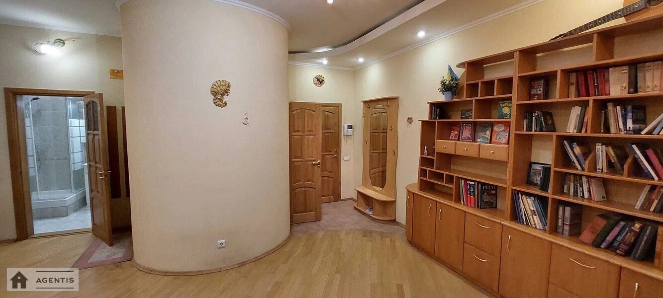 Apartment for rent. 3 rooms, 130 m², 12 floor/18 floors. 14, Sribnokilska 14, Kyiv. 