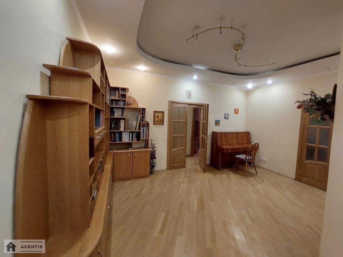 Сдам квартиру. 3 rooms, 130 m², 12 floor/18 floors. 14, Срибнокильская 14, Киев. 