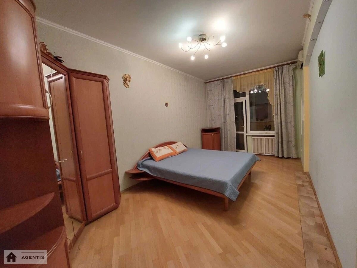 Сдам квартиру. 3 rooms, 130 m², 12 floor/18 floors. 14, Срибнокильская 14, Киев. 