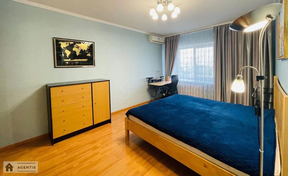 Apartment for rent. 3 rooms, 116 m², 10th floor/16 floors. Vinstona Cherchyllya vul. Chervonotkatska, Kyiv. 