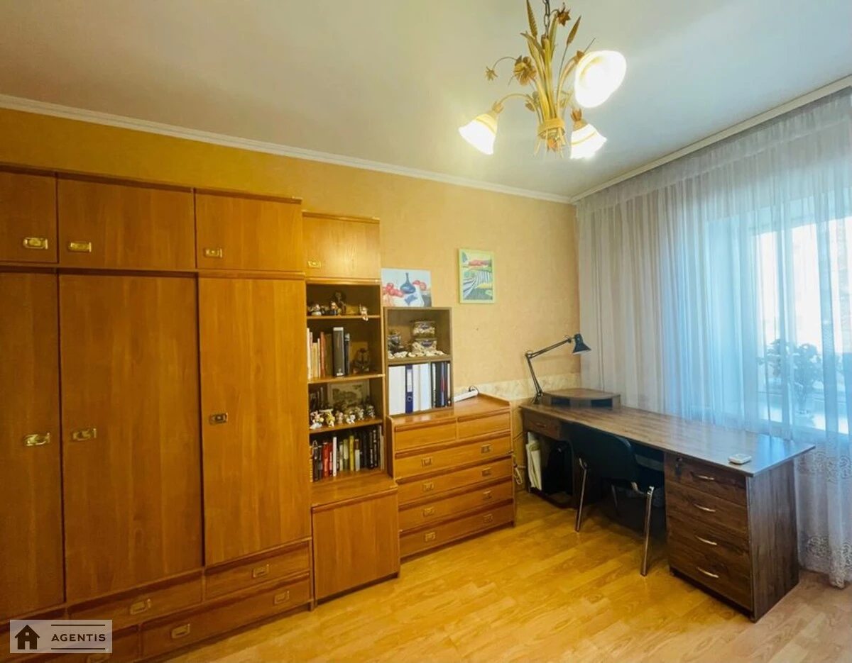 Apartment for rent. 3 rooms, 116 m², 10th floor/16 floors. Vinstona Cherchyllya vul. Chervonotkatska, Kyiv. 