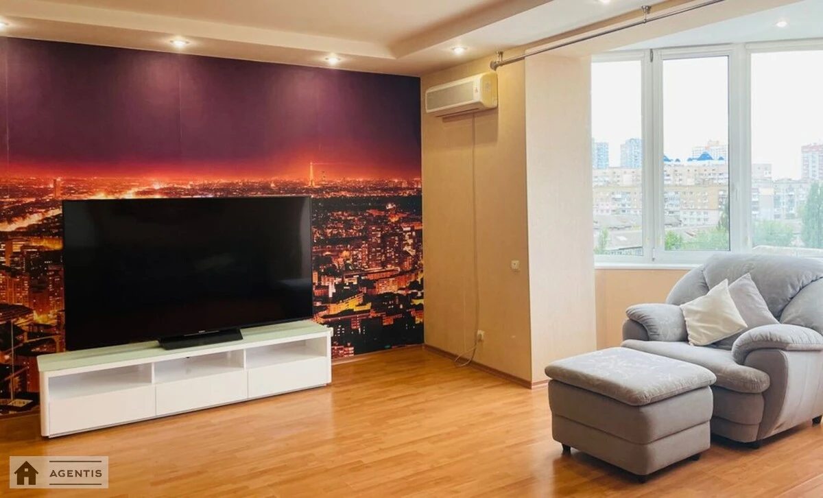 Apartment for rent. 3 rooms, 116 m², 10th floor/16 floors. Vinstona Cherchyllya vul. Chervonotkatska, Kyiv. 