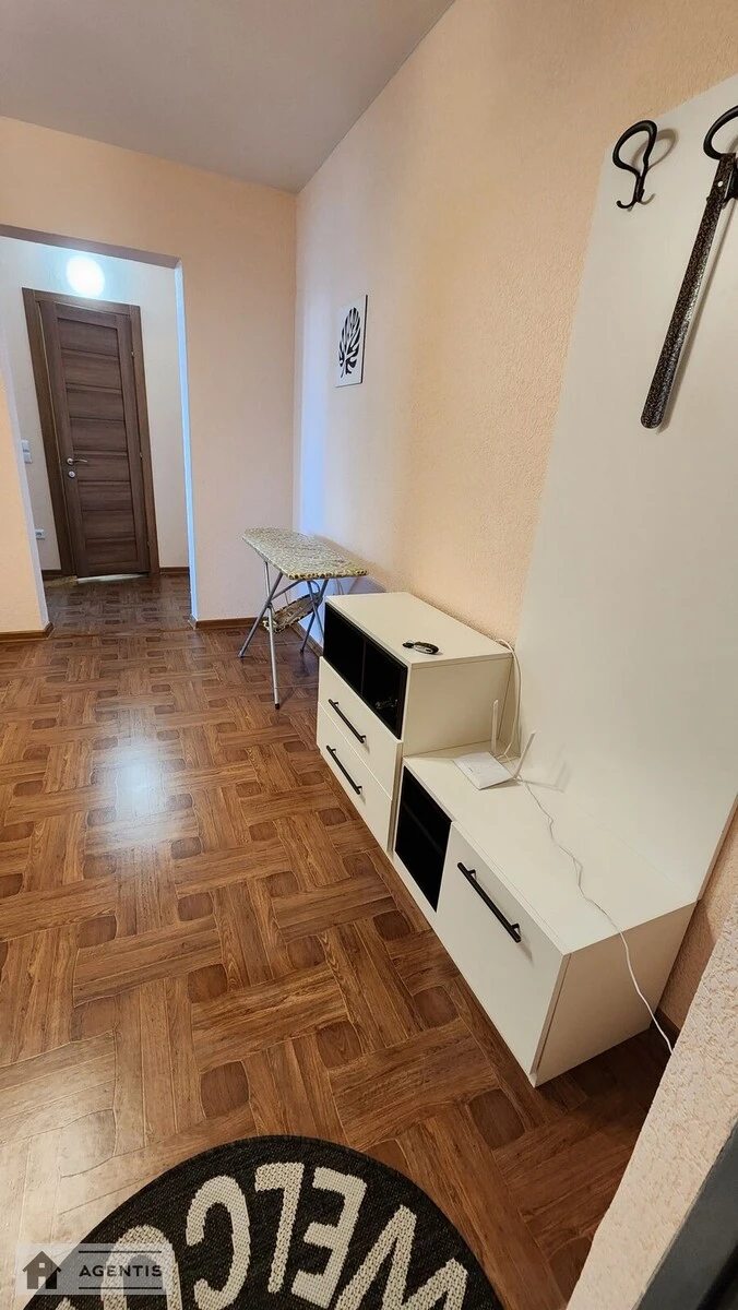 Apartment for rent. 1 room, 49 m², 20 floor/25 floors. Revutckogo, Kyiv. 