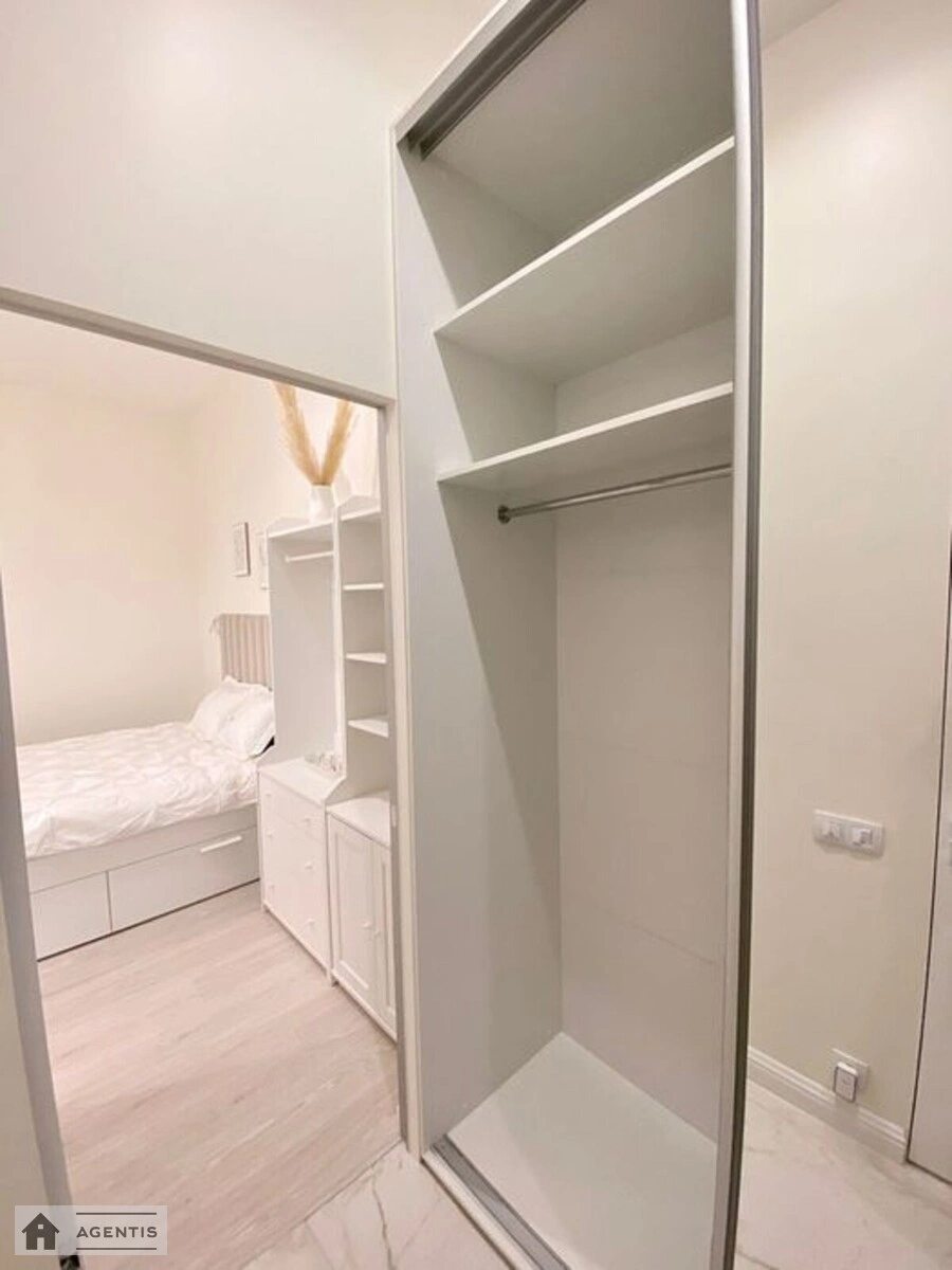 Apartment for rent. 1 room, 29 m², 1st floor/3 floors. 37, Urkivska 37, Kyiv. 