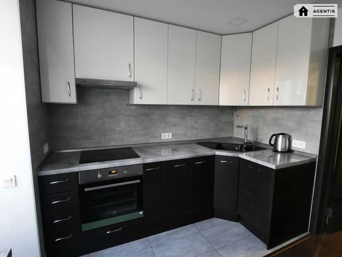 Apartment for rent. 3 rooms, 60 m², 5th floor/26 floors. 15, Solomiyi Krushelnytskoyi vul., Kyiv. 