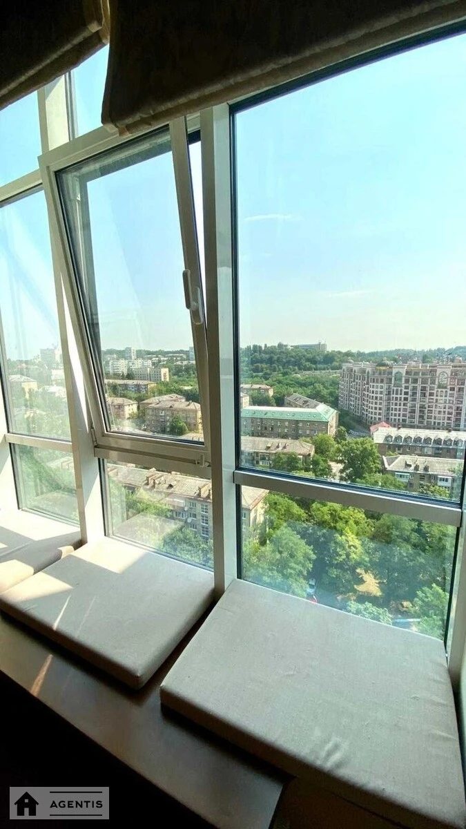 Apartment for rent. 3 rooms, 106 m², 13 floor/18 floors. 3, Andriya Verkhohlyada vul. Mykhayla Drahomirova, Kyiv. 