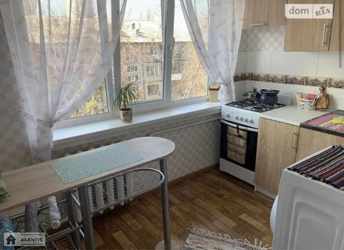 Apartment for rent. 1 room, 32 m², 5th floor/5 floors. Budivelnykiv, Kyiv. 