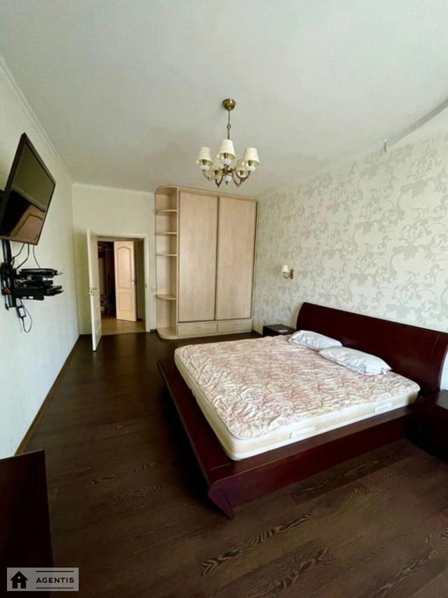 Сдам квартиру. 3 rooms, 128 m², 8th floor/18 floors. 13, Дмитриевская 13, Киев. 