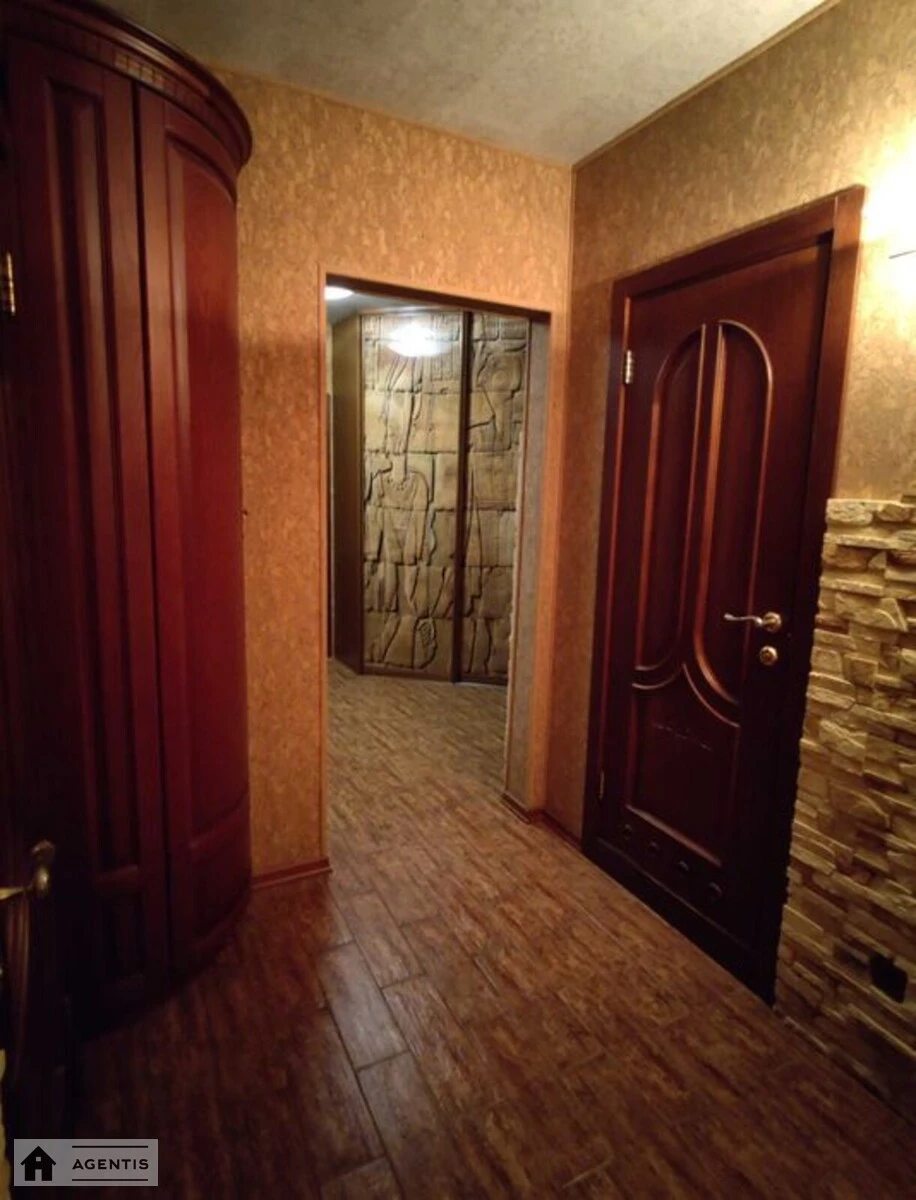Apartment for rent. 3 rooms, 72 m², 2nd floor/16 floors. Desnyanskyy rayon, Kyiv. 