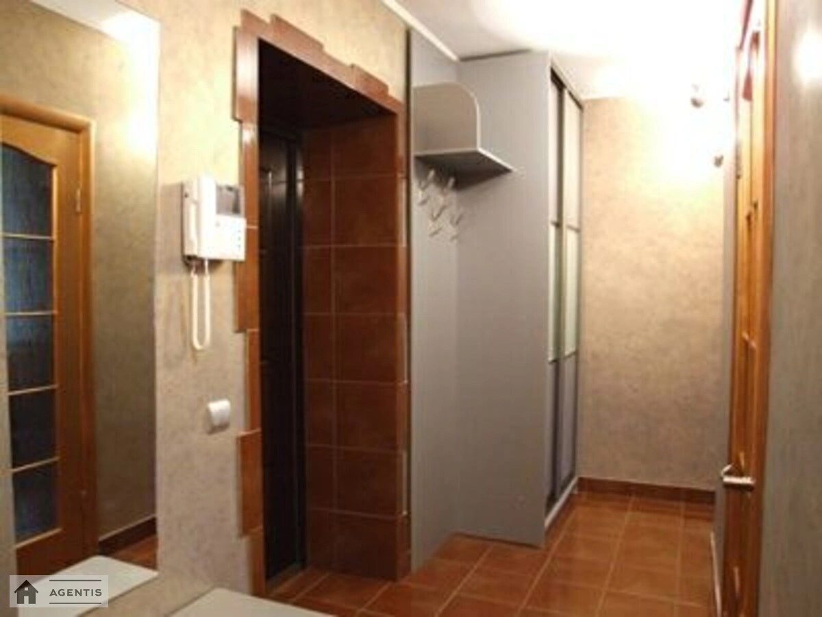 Apartment for rent. 2 rooms, 64 m², 12 floor/12 floors. 48, Zolotoustivska 48, Kyiv. 