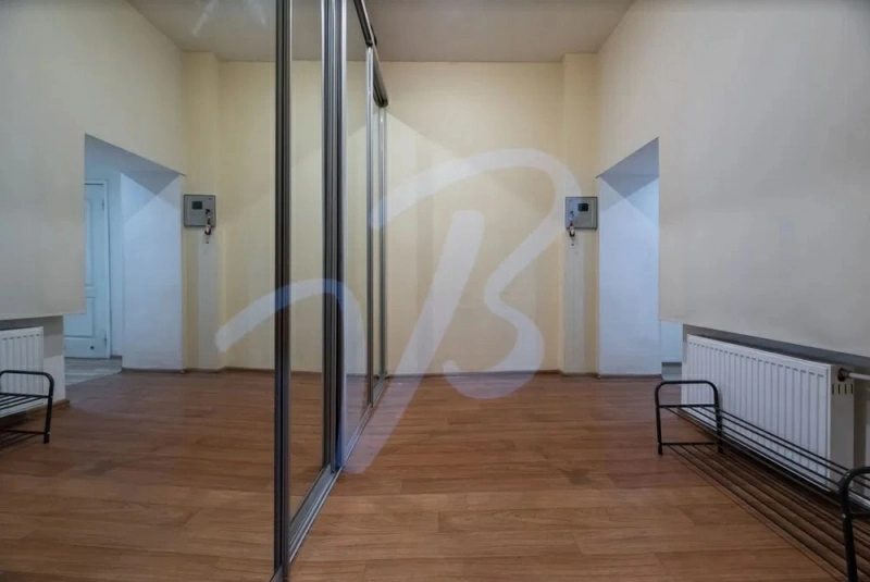 Apartments for sale. 2 rooms, 65 m², 1st floor/5 floors. 43, Tyraspolska 43, Kyiv. 