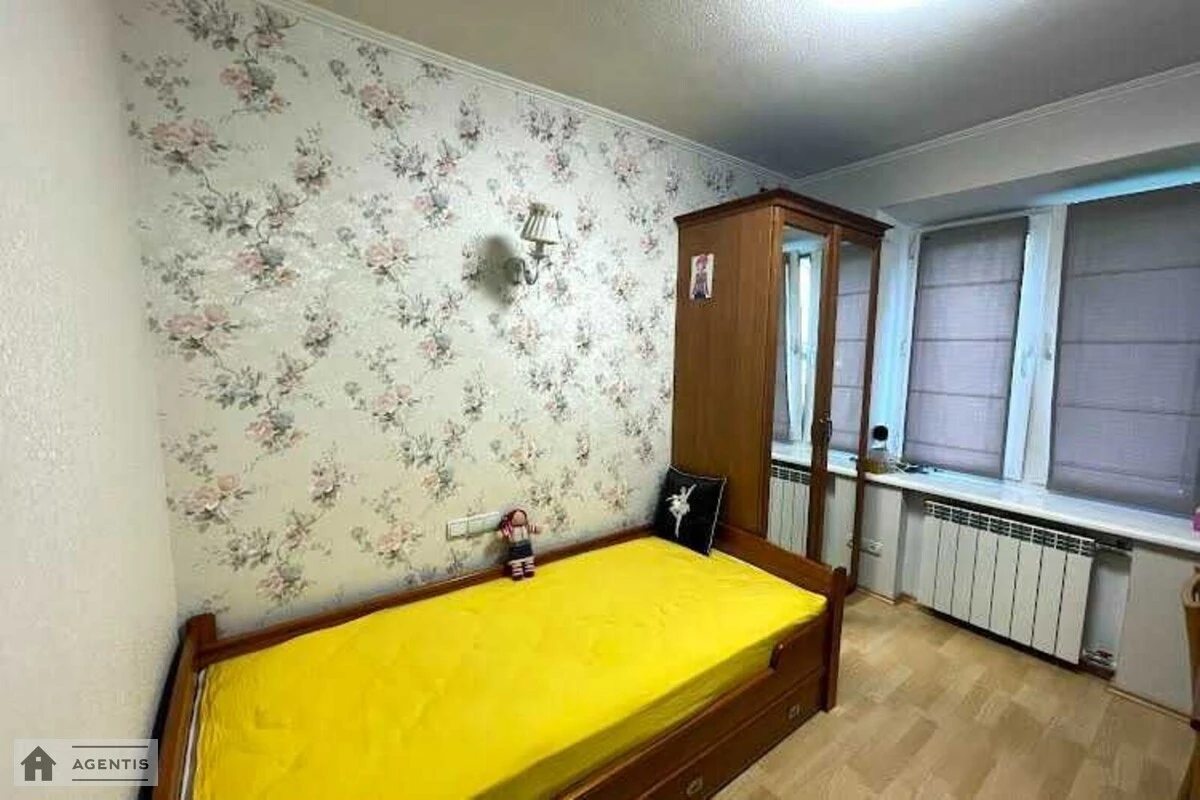 Сдам квартиру. 4 rooms, 80 m², 2nd floor/9 floors. 14, Предславинская 14, Киев. 