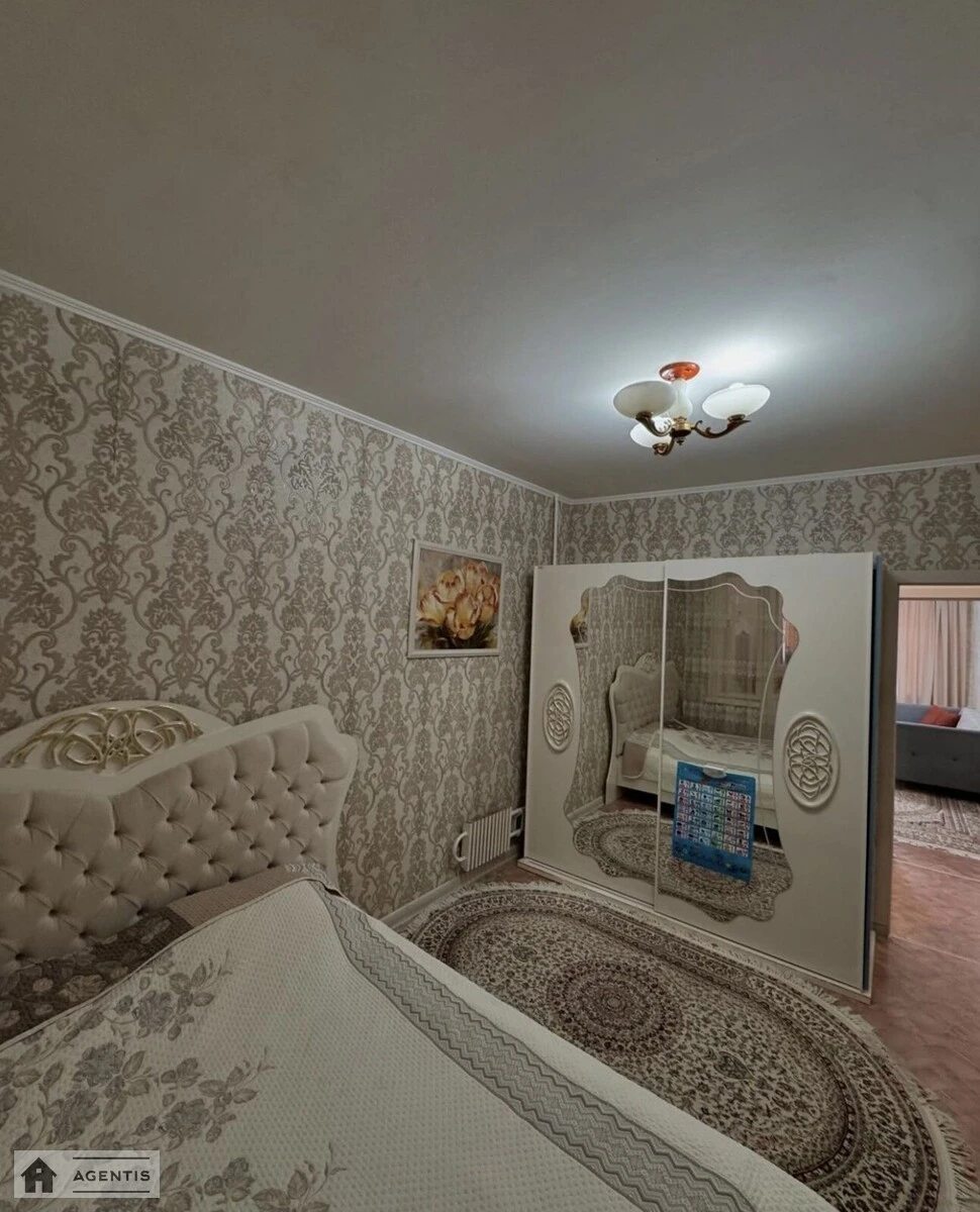 Apartment for rent. 2 rooms, 56 m², 1st floor/9 floors. 6, Velyka Kytayivska vul., Kyiv. 