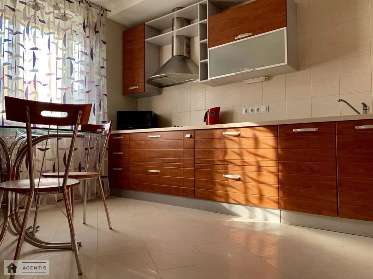 Apartment for rent. 2 rooms, 74 m², 4th floor/12 floors. Tatarska, Kyiv. 