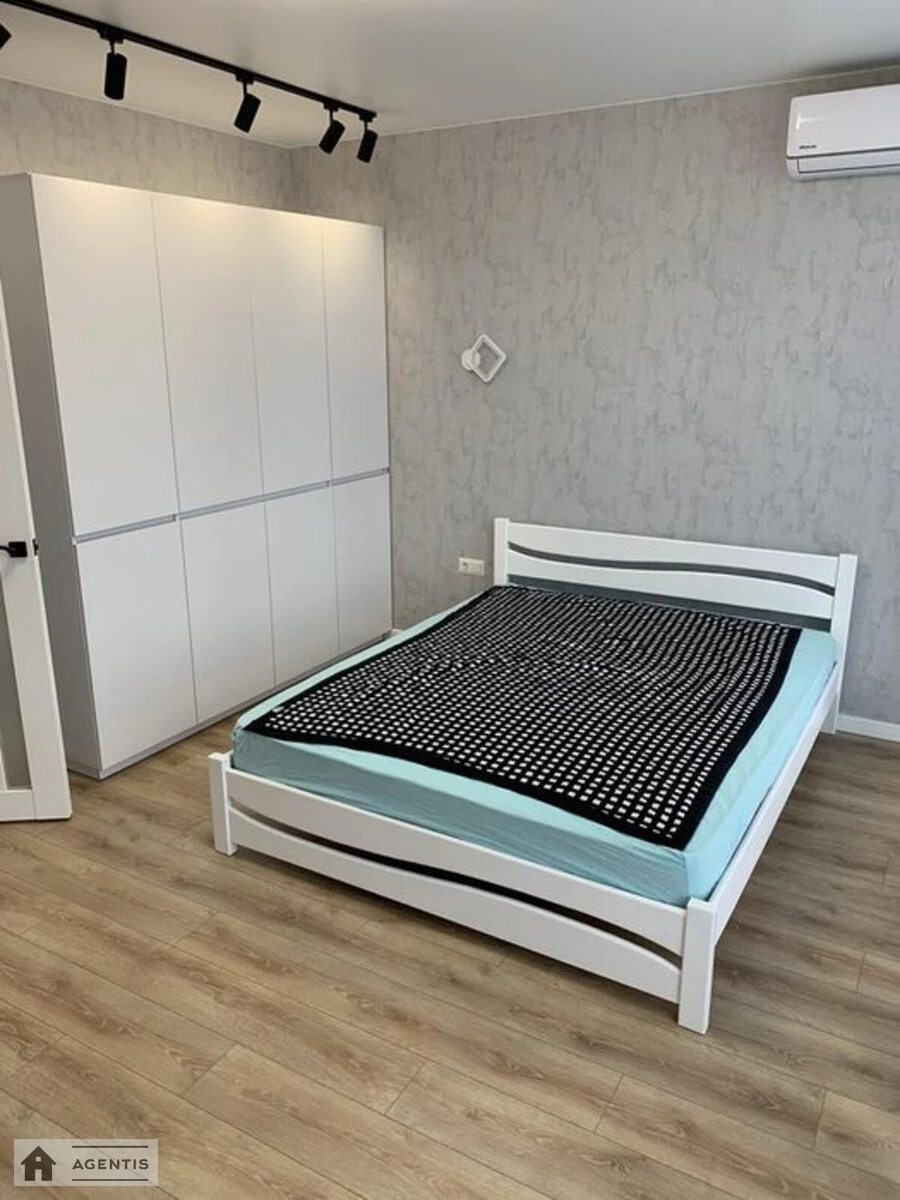 Сдам квартиру. 1 room, 48 m², 7th floor/22 floors. 8, Гліба Бабіча вул. (Канальна), Киев. 