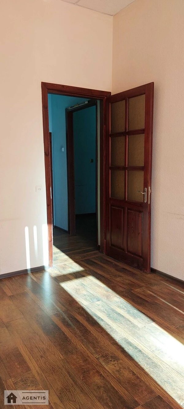 Apartment for rent. 3 rooms, 64 m², 3rd floor/3 floors. 2, Prytysko-Mykilska 2, Kyiv. 