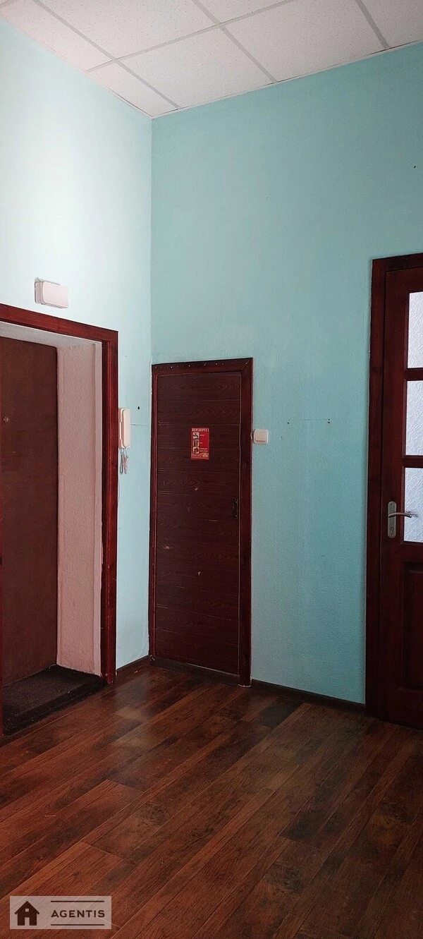 Сдам квартиру. 3 rooms, 64 m², 3rd floor/3 floors. 2, Притисско-Никольская 2, Киев. 