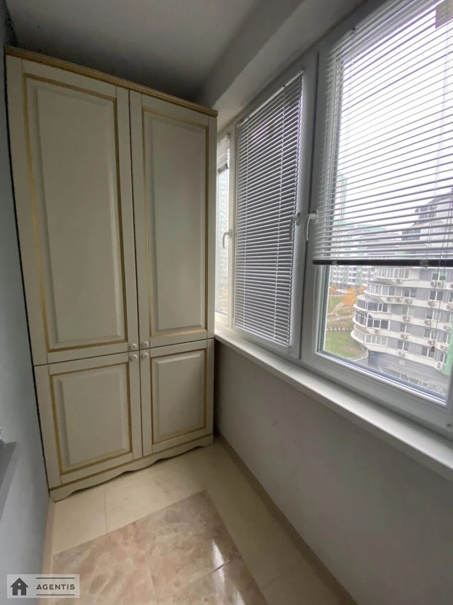 Apartment for rent. 3 rooms, 105 m², 7th floor/25 floors. 45, Vyshgorodska 45, Kyiv. 