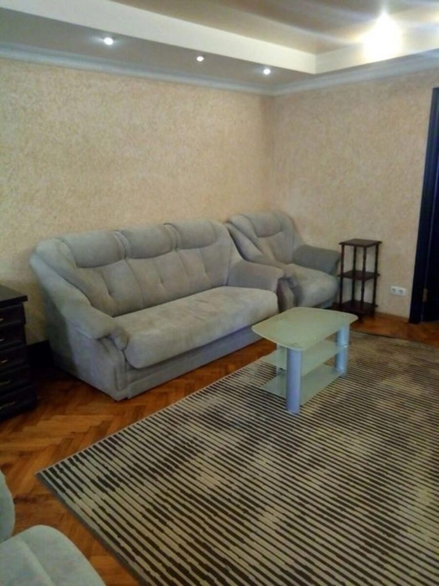 Apartment for rent. 2 rooms, 46 m², 3rd floor/9 floors. Velyka Vaselkivska, Kyiv. 