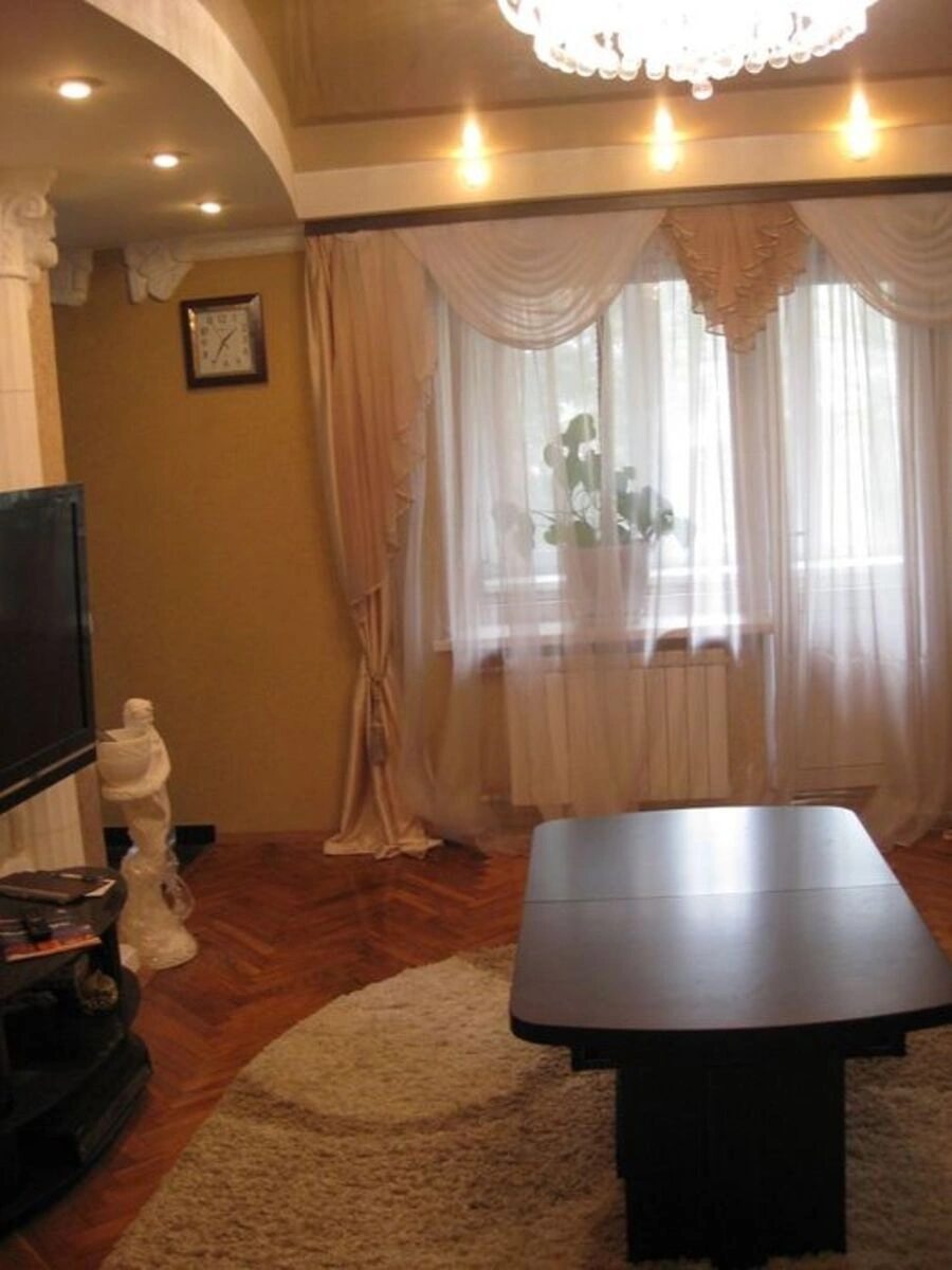 Apartment for rent. 2 rooms, 46 m², 3rd floor/9 floors. Velyka Vaselkivska, Kyiv. 