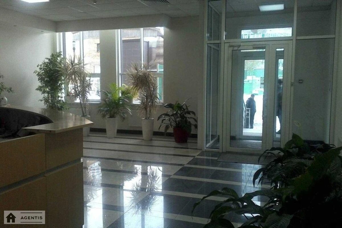 Сдам квартиру. 2 rooms, 55 m², 5th floor/25 floors. Василя Тютюнника вул. (Анрі Барбюса), Киев. 