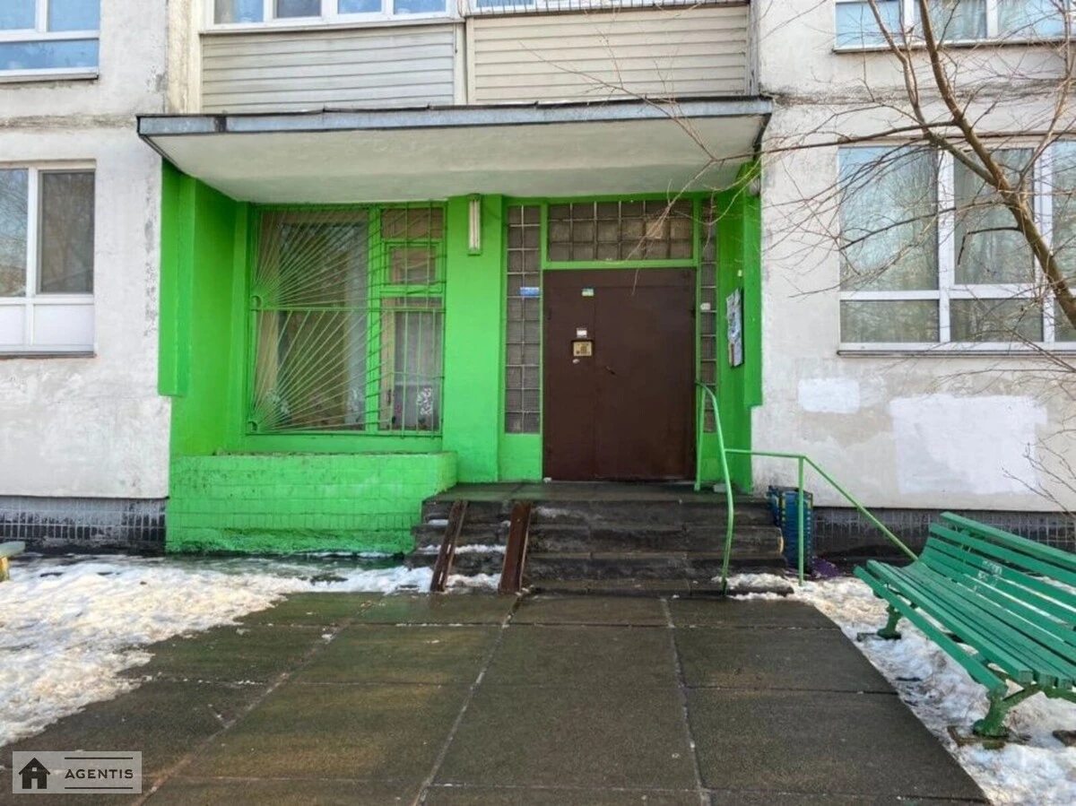 Apartment for rent. 2 rooms, 45 m², 15 floor/16 floors. 17, Milutenka 17, Kyiv. 