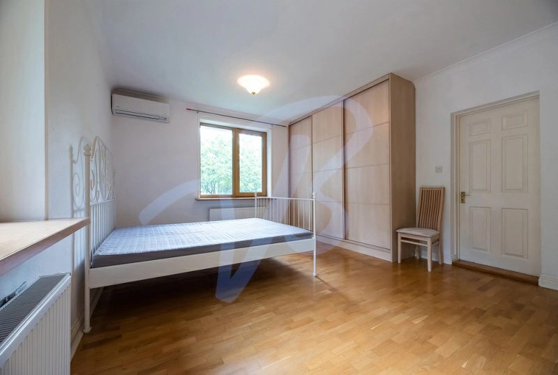 House for sale. 4 rooms, 305 m², 2 floors. 14, Reuta Myhayla 14, Kyiv. 