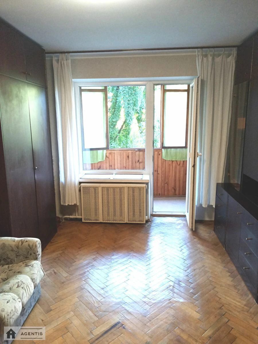 Apartment for rent. 1 room, 34 m², 3rd floor/9 floors. 89, Volodymyrivska vul., Kyiv. 