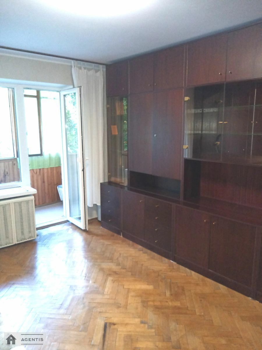 Сдам квартиру. 1 room, 34 m², 3rd floor/9 floors. 89, Володимирівська вул., Киев. 