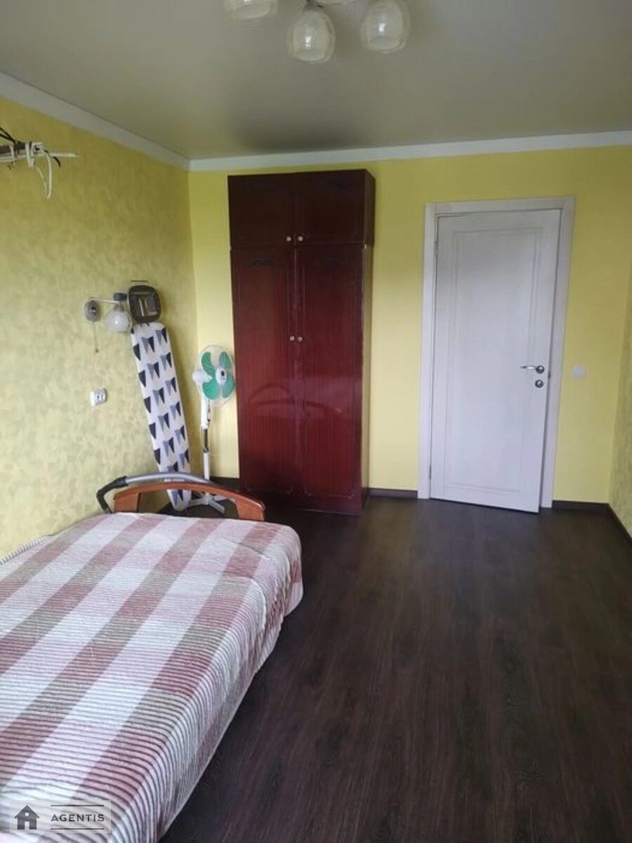 Apartment for rent. 1 room, 60 m², 6th floor/9 floors. Obolonskyy rayon, Kyiv. 