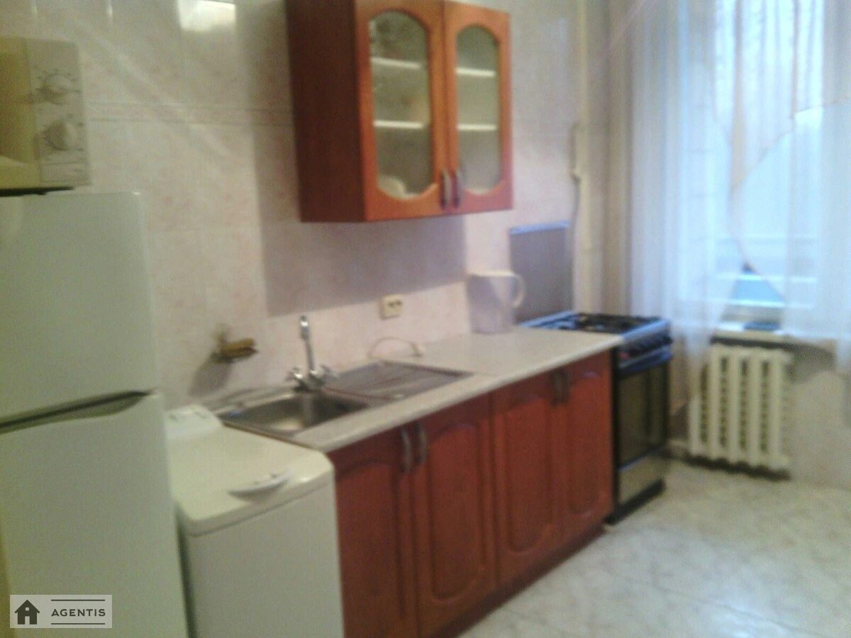 Apartment for rent. 2 rooms, 65 m², 4th floor/9 floors. 33, Hetmana Pavla Skoropadskoho vul. Lva Tolstoho, Kyiv. 
