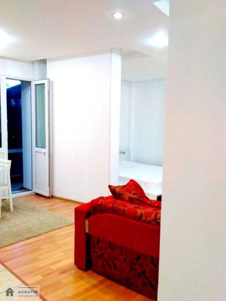 Apartment for rent. 1 room, 47 m², 4th floor/5 floors. Pavla Virskoho bulv. Saratovska, Kyiv. 
