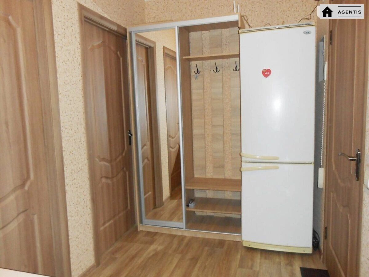 Apartment for rent. 1 room, 40 m², 4th floor/26 floors. 15, Solomiyi Krushelnytskoyi vul., Kyiv. 