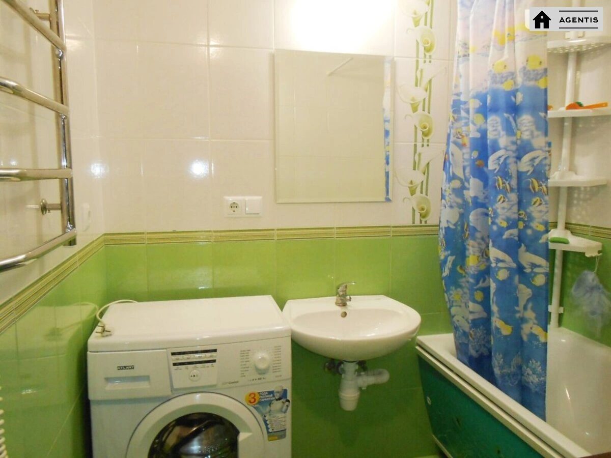 Apartment for rent. 1 room, 40 m², 4th floor/26 floors. 15, Solomiyi Krushelnytskoyi vul., Kyiv. 